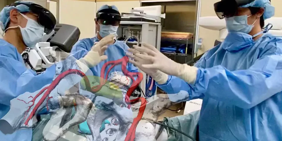 holoeyes-dubai-tokyo-vr-telesurgery-img