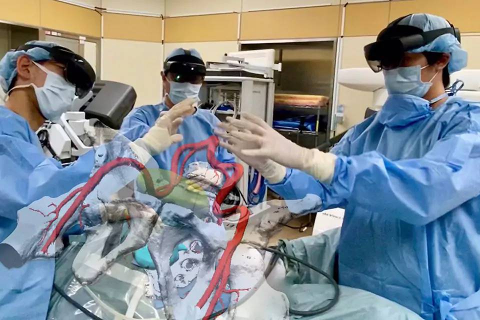 holoeyes-dubai-tokyo-vr-telesurgery-img